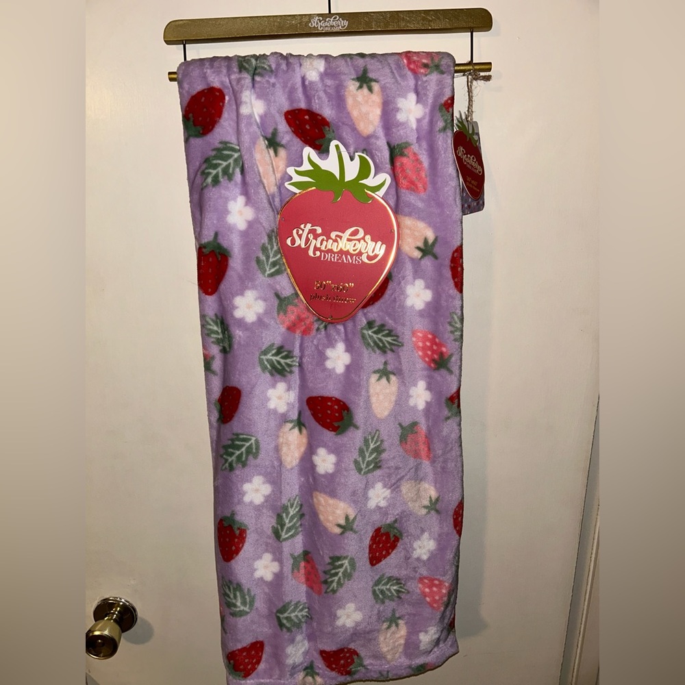 tiktok viral valentines blanket viral strawberry blanket